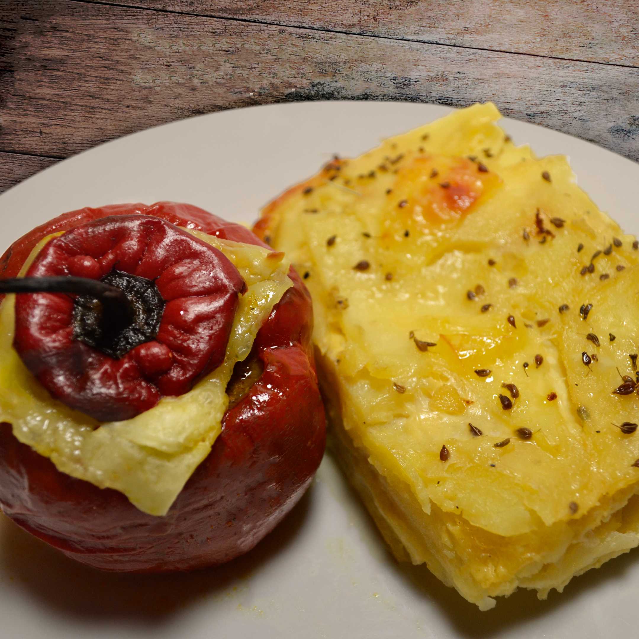 Rocoto relleno con pastel de papa gratinado, plato estrella de Delicias Arequipeñas
